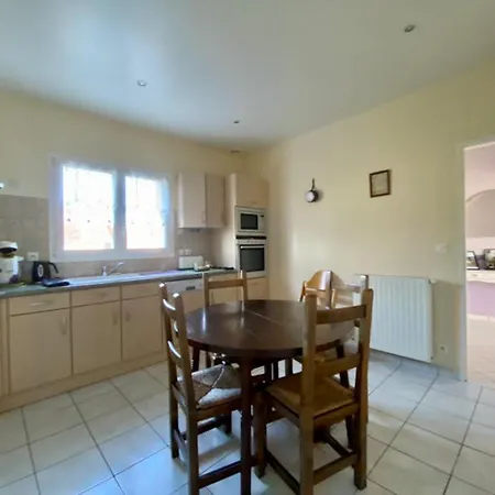Family - Aux Portes De L'histoire Holiday home