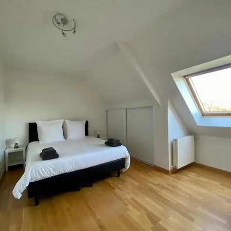 Family - Aux Portes De L'histoire Holiday home *