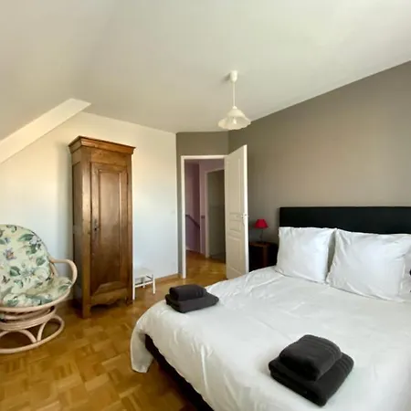 Family - Aux Portes De L'histoire Holiday home